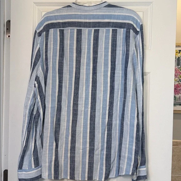 NWT Express Men's Casual Blue and White Striped Shirt - Picture 3 of 3